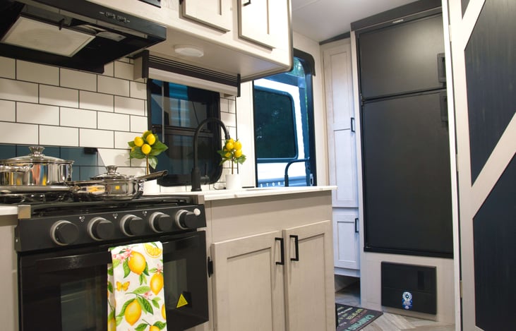 Such a clean camper, it's probably in better shape than ones on the dealers lot!