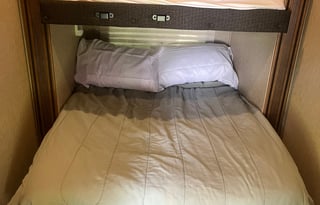 Great Family Escape w/ BunkHouse (Delivery Only)