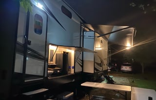 Two Bed/bathroom 5th Wheel w/ Bunkhouse