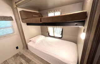 2021 Coachmen Catalina Legacy Edition travel trailer 38ft