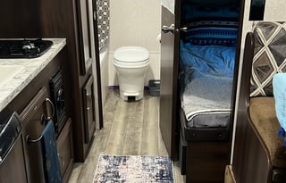 2018 Jay Flight - Queen bed 10” Serta Memory Foam