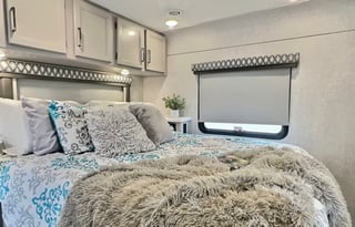 2023 Quantum LF31 Bunkhouse, Dual AC's+Solar (CA)