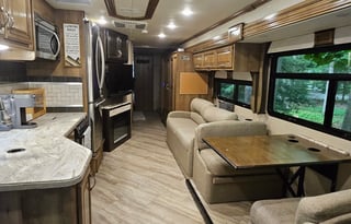 DELIVERY: 2019 Bounder - 2FB - 3 Bunks - Washer