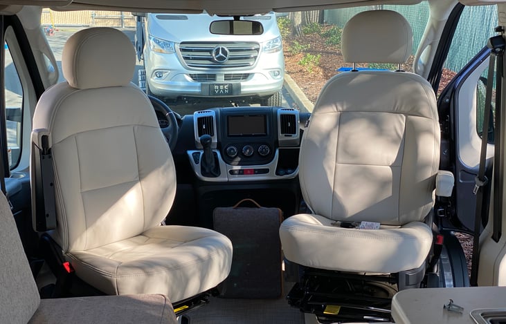 Captains chairs that conveniently swivel