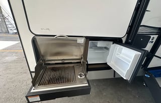 2021 Cougar 31 foot Half Ton friendly rear bunks