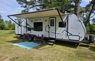 2017 Apex Ultra-Lite 28LE by Coachman