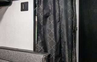 Luxury RV w/patio, Relax - bbq