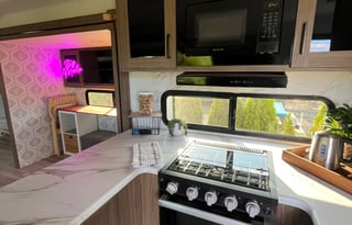 Big Merla Sleeps 7 and Bring your Furry Friends