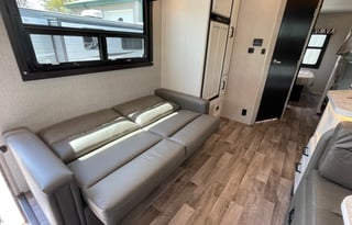 (Unit 2) 2022 Jayco with bunks!