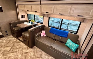 Forest River Sunseeker LE Model 2850SLE Motorhome