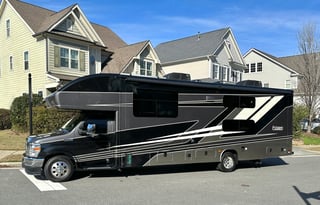 ‘Endeavor’ Loaded with Amenities + Sleeps 10!