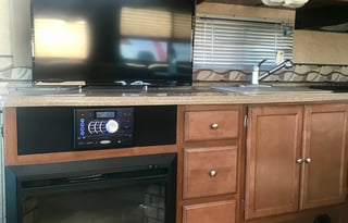 Coachmen RV Leprechaun 319DS Ford 450