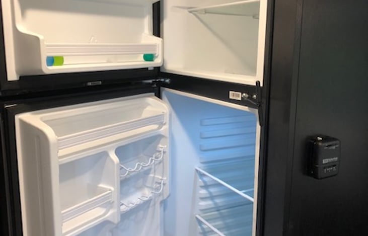 Large fridge and freezer (no control needed, auto-running, so you don't have to adjust any settings).