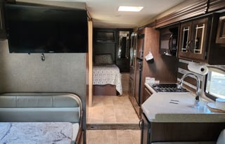 2019 Thor Motor Coach Chateau 31Y