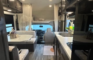 Good Chi RV - Your Ultimate Adventure on Wheels!