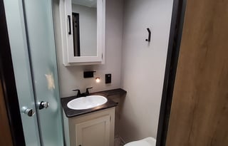 SLEEPS 9 100 weekday special, HUGE Temp housing