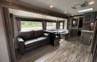 36ft Vibe Sleeps 10, Perfect for Family Adventures
