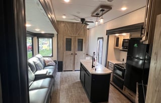 2022 Forrest River Cherokee Arctic Wolf 3770 Suite
