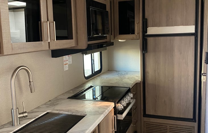 Fully equipped kitchen and new appliances