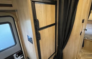 Ultimate Explorer! Easy to Drive