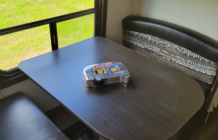 Kitchen dinette, also folds down to a single bed