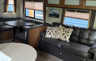 Family/Pet Friendly 2017 Forest River Salem 32BH