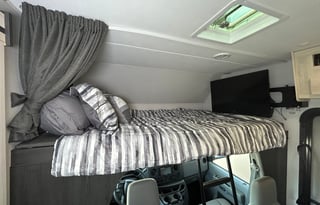 C-1 "Dragonfly" Luxury Class-C Camping!! Sleeps 7