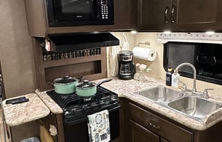 *NEW*2018 Thor "Wendy" RV - Sleeps up to 10 guests
