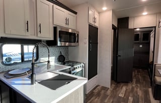 Delivery Only - Huge space 5th wheel