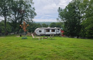 RV - 6 Miles to Bethel Woods set up on sheep farm