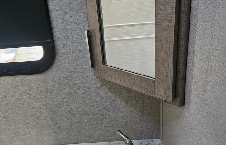 Bathroom sink & vanity