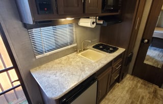 2018 CrossRoads RV Zinger Lite ZR18BH