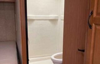 2017 Thor Motor Coach Majestic 23a