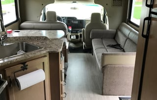 2019 Thor Motor Coach Daybreak