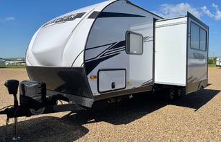 28' 2022 Tracer Bunkhouse - Sleeps 6 + 2 Children