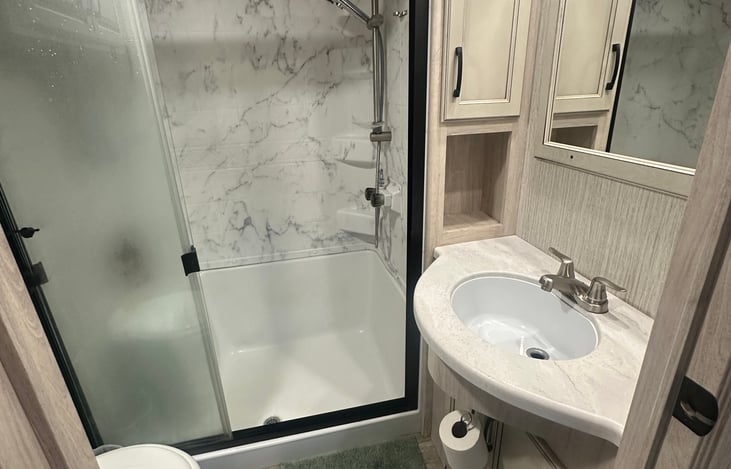 Master bathroom w/ shower