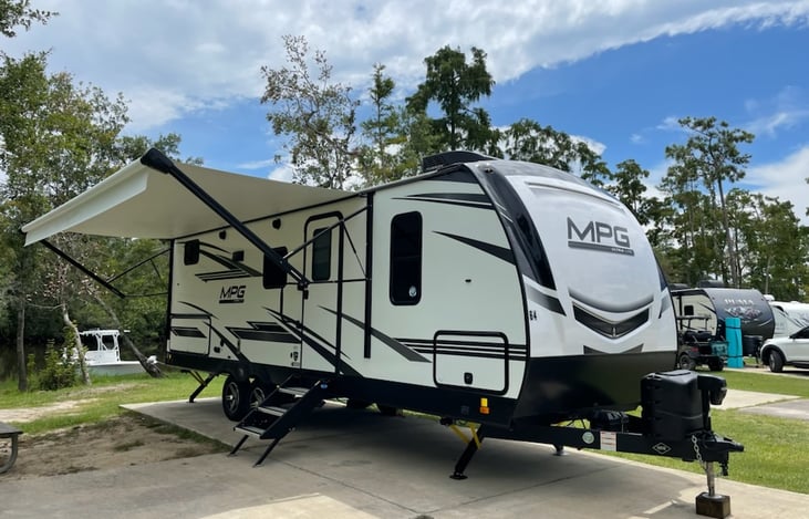 2022 MPG 2500BH front view with awning out.