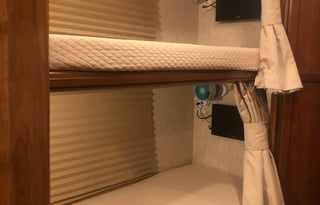 Glory Bound Adventure Coach *2 BATHROOMS*