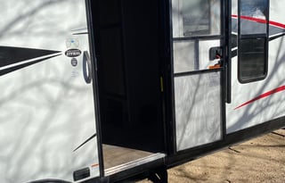 2017 Pacific Coachworks Powerlite XL 27FBXL