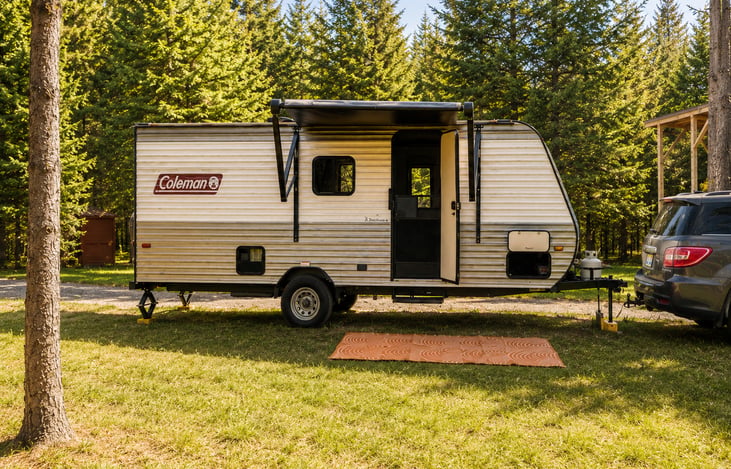 Very lightweight camper, under 3,000 lbs dry weight!