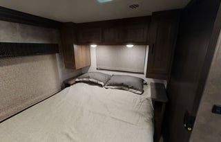 32*NEW 2023* Luxury SUNSEEKER 10 Sleeper w Bunks!