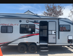 Pacific Coachworks Powerlite 2114LE
