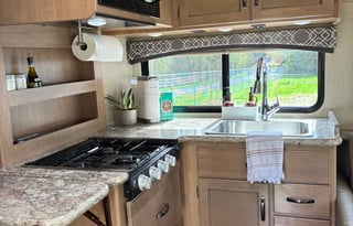 2019 Chateau -Sleeps 10- Includes Everything!