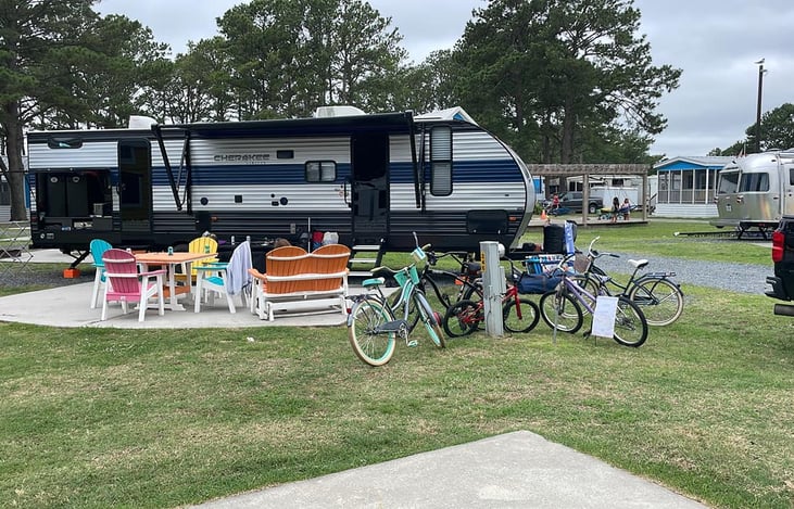 Outdoor kitchen, dual entrances to the bathroom and main living area