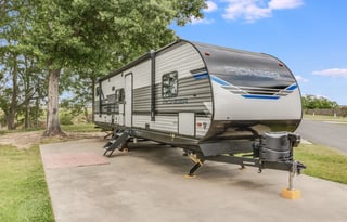 SLEEPS 6 + Outdoor fridge & Grill