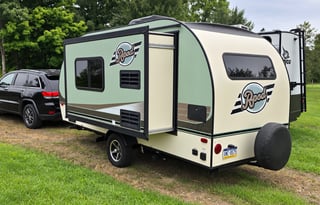 Lightweight R-Pod  Easy to Tow, Slide-Out Sleeps 4
