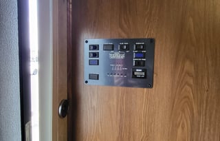 Clean & Comfy 2016 Coachmen Leprechaun 26DS