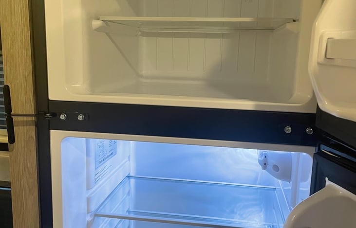 Refrigerator top freezer on top shape