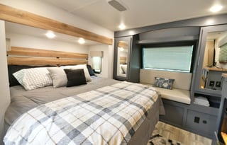 Dusty Roads-Couples Retreat-2 b ,2bath-Ins. Inc