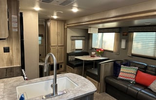 2021 Coachmen Catalina Legacy Edition travel trailer 38ft
